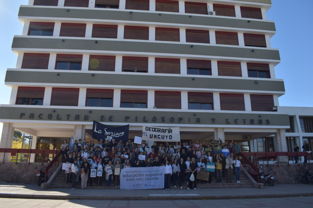 imagen Mendoza marchó por el cumplimiento de la Ley de Financiamiento Universitario