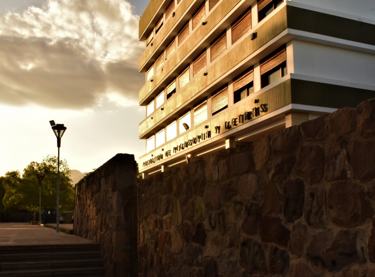 imagen La FFyL frente a la modificación del Diseño Curricular del Profesorado de Educación Secundaria en Historia y Geografía en los ISFD (Institutos Superiores de Formación Docente. DES-DGE)