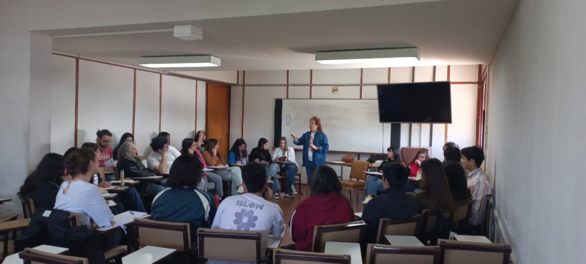 imagen Conversatorio: ¿Cómo incentivar la lectura en los adolescentes?