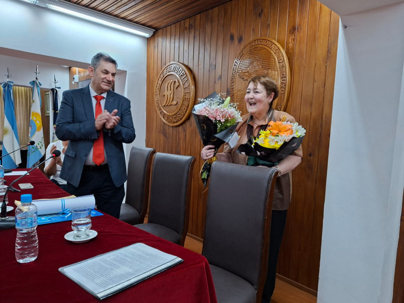 imagen Elbia Difabio es nueva profesora emérita de la UNCUYO  