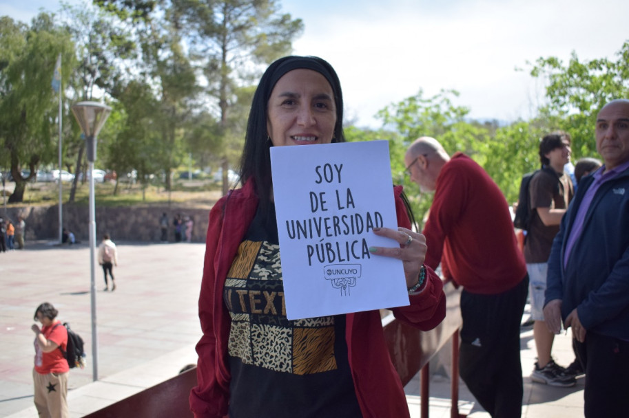 imagen Masiva marcha en defensa de la universidad pública