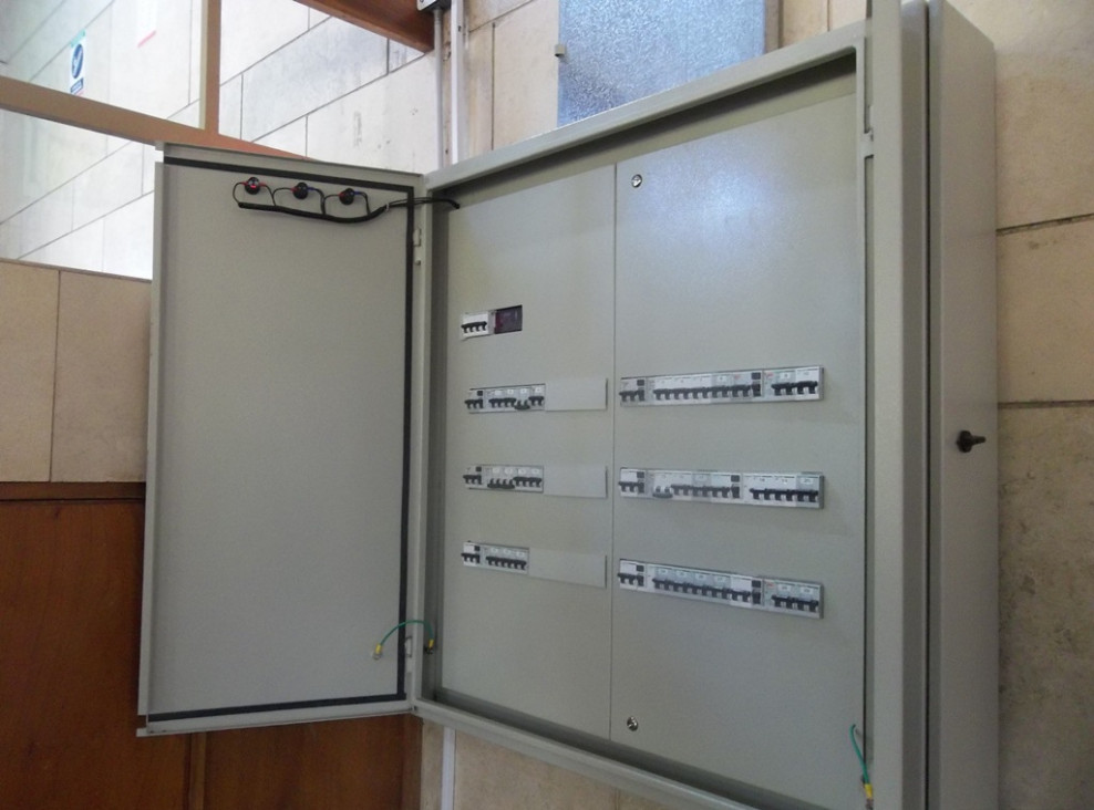 imagen Finalizó el proceso de modernización del cableado eléctrico de la Facultad