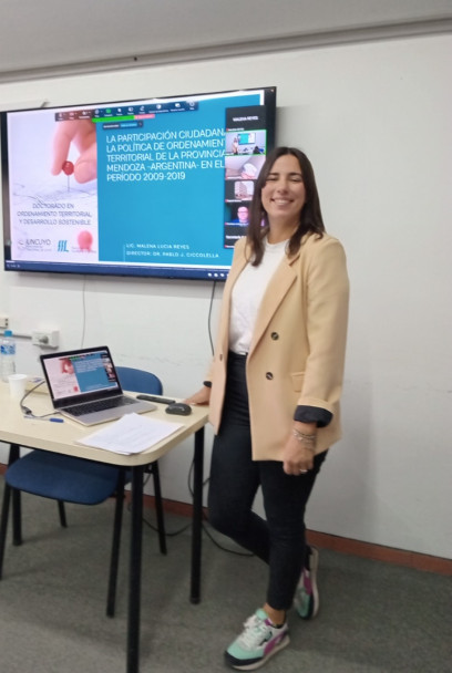 imagen Defensa de tesis de la Lic. Malena Lucía REYES