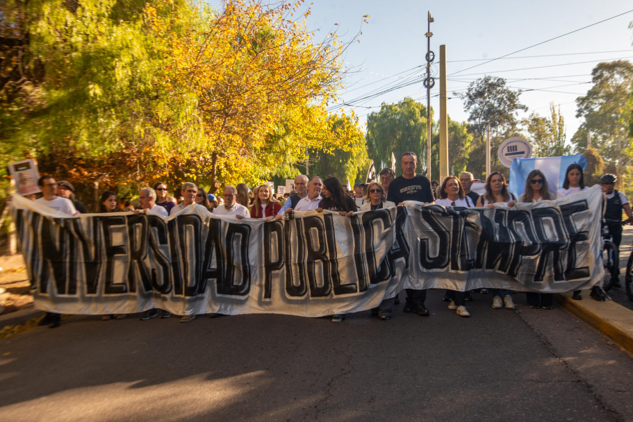 imagen Mendoza marchó por el cumplimiento de la Ley de Financiamiento Universitario