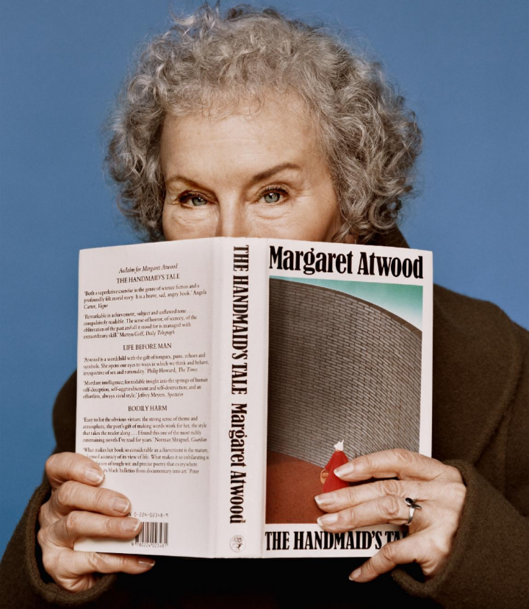 imagen Homenaje a Margaret Atwood a 40 Años de la publicación de "El Cuento de la criada"
