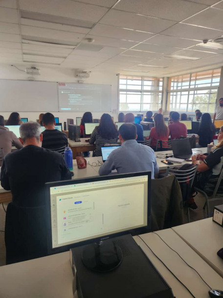 imagen Capacitación en tecnologías de inteligencia artificial y diseño digital para personal administrativo y de gestión