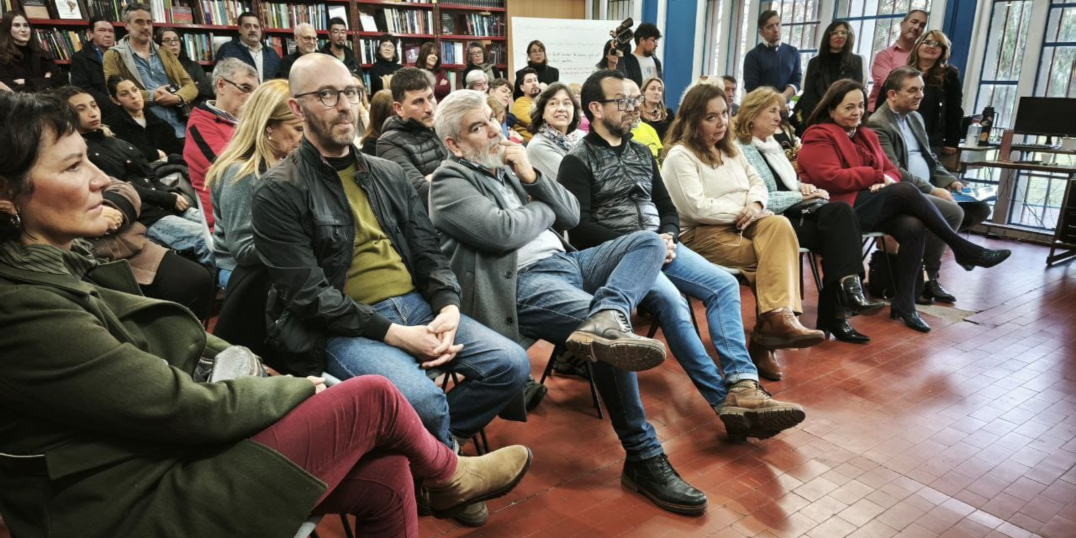 imagen Gran presencia de autoridades en la FFyL