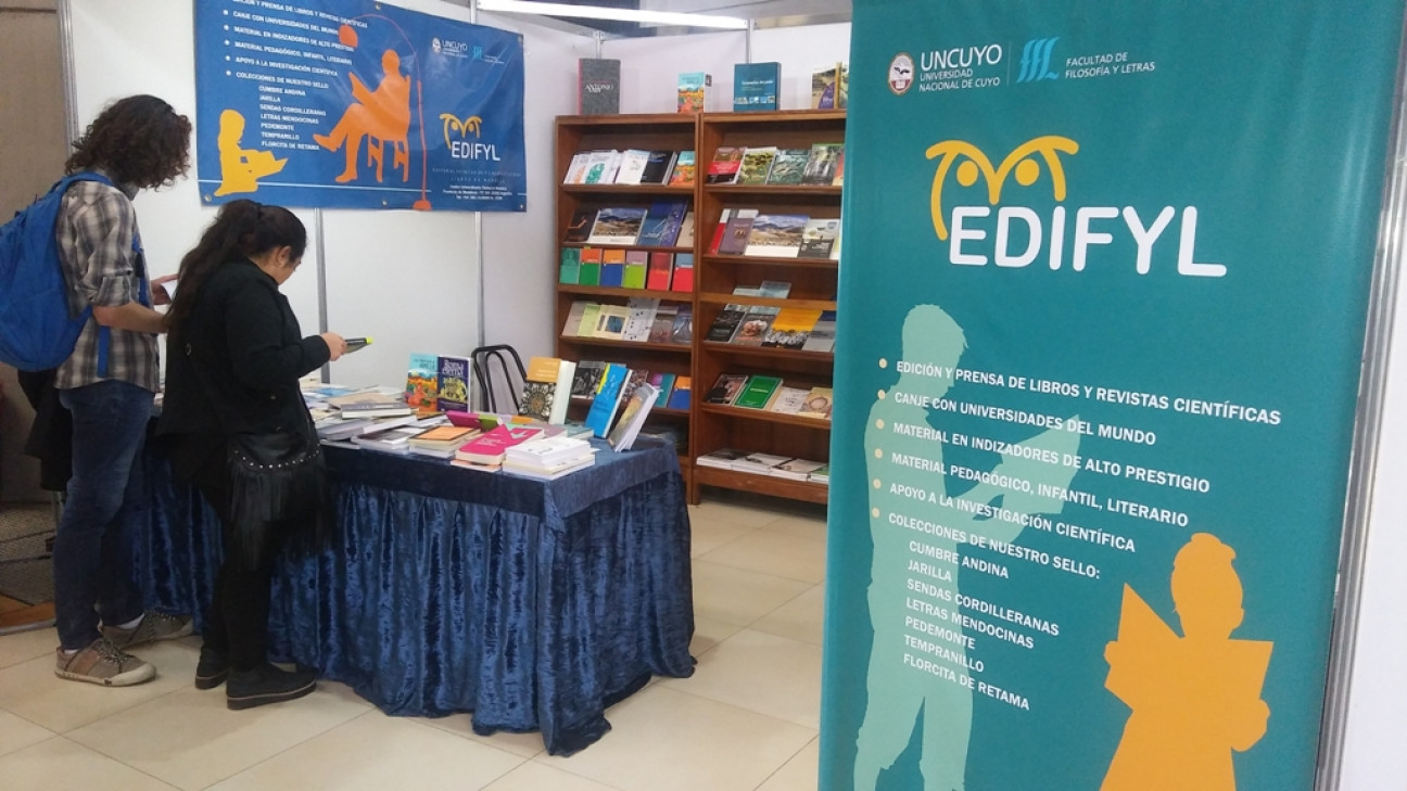 imagen Filosofía y Letras presente en la Feria del Libro 2016