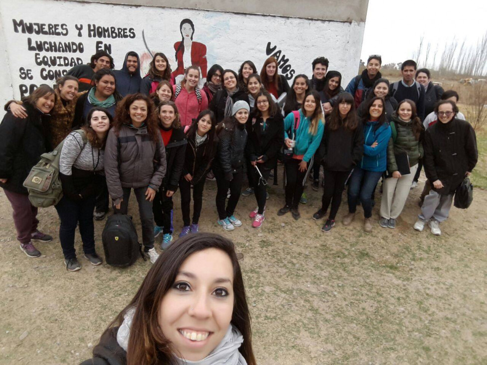 imagen Estudiantes de la Facultad realizaron una jornada de trabajo y estudio en escuela campesina de Lavalle