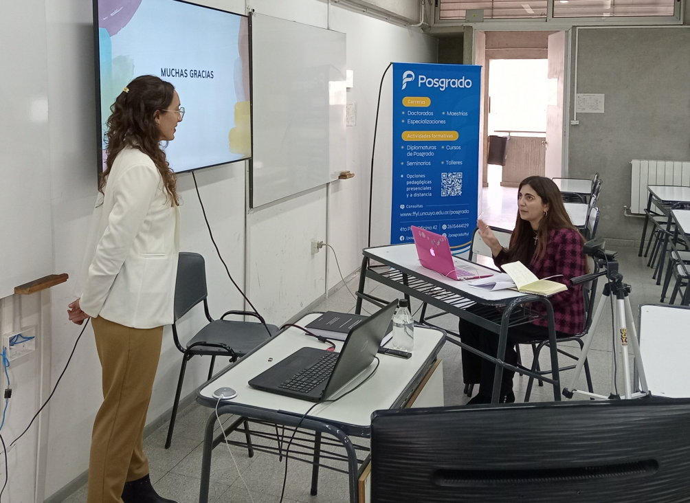 imagen Defensa de tesis de la Lic. Rebeca Mariel Martinenco en la carrera de posgrado Doctorado en Ciencias de la Educación