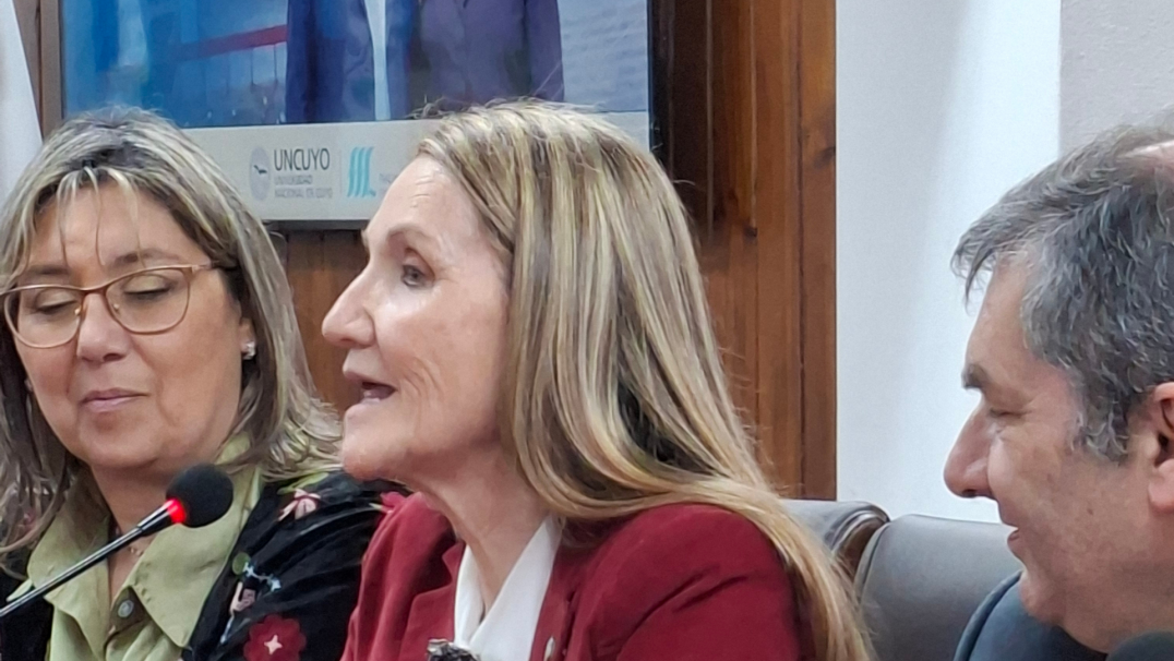 imagen Se realizó el Acto de Asunción y Juramento de las autoridades reelectas de la FFyL 