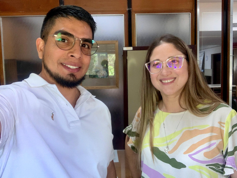 imagen  Prof. Mgtr. José Luis Chapa y Lic. Johana Miranda, docentes a cargo del curso.