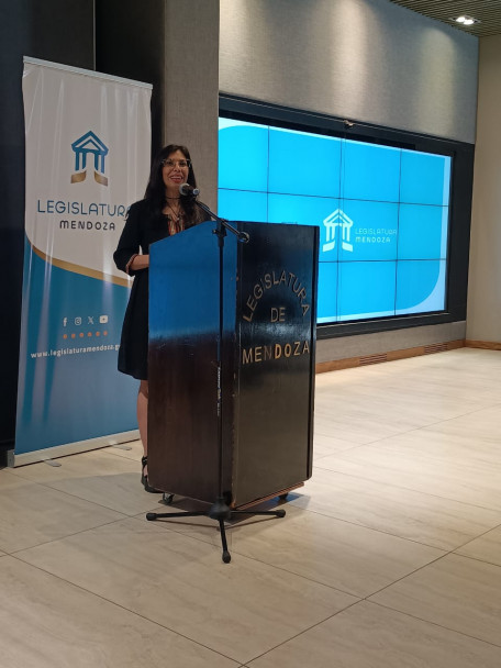 imagen Declararon de interés el libro "El Hilo de Oro. Un Camino hacia la Escritura Creativa" de Liliana Bodoc