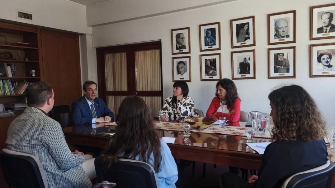 imagen Visita del Goethe-Institut a la FFyL: consolidación del acuerdo para la enseñanza del alemán