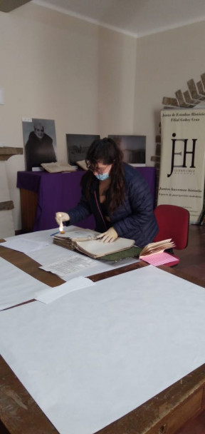 imagen Estudiantes de  la FFyL participaron de una experiencia única en el Archivo Arizu