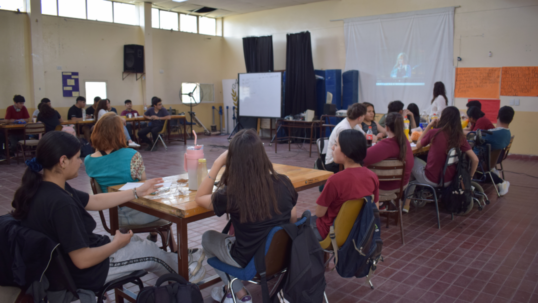 imagen FFyL en territorio: Estudiantes de intercambio realizaron una actividad intercultural en una escuela secundaria de Lavalle