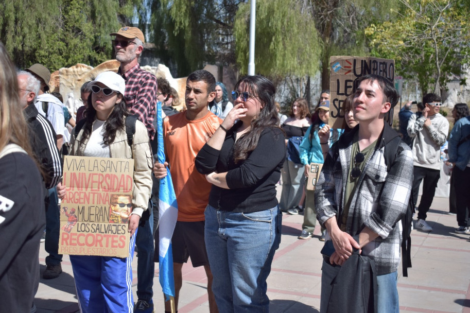 imagen Masiva marcha en defensa de la universidad pública