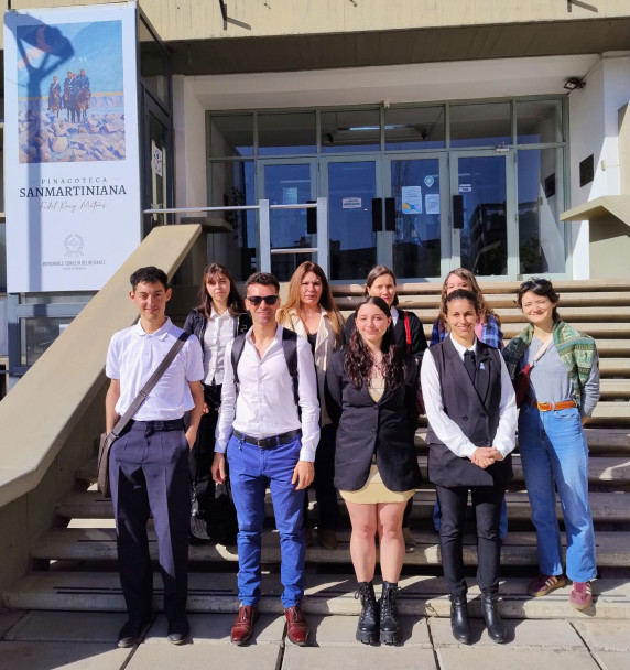 imagen Estudiantes de Francés visitaron la Pinoteca Sanmartiniana  