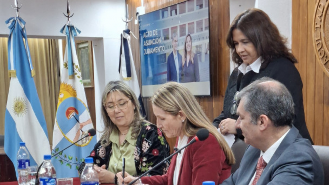 imagen Se realizó el Acto de Asunción y Juramento de las autoridades reelectas de la FFyL 