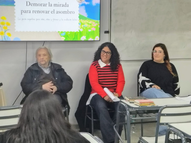 imagen Conversatorio “¿Poesía para jóvenes?”  