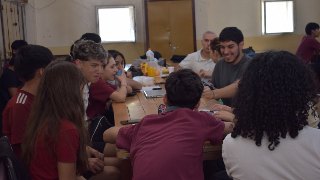 imagen FFyL en territorio: Estudiantes de intercambio realizaron una actividad intercultural en una escuela secundaria de Lavalle