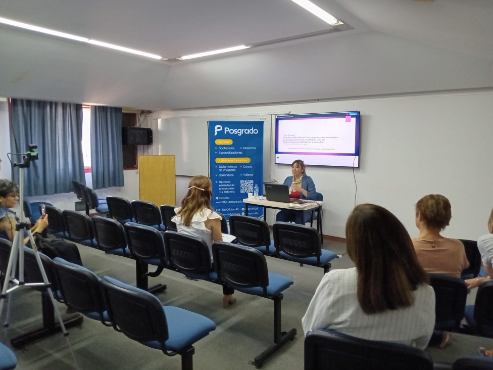 imagen Defensa de tesis de la Prof. Andrea Evangelina SUAREZ