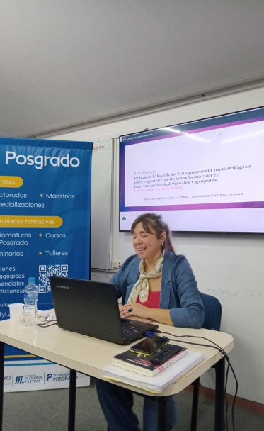 imagen Defensa de tesis de la Prof. Andrea Evangelina SUAREZ