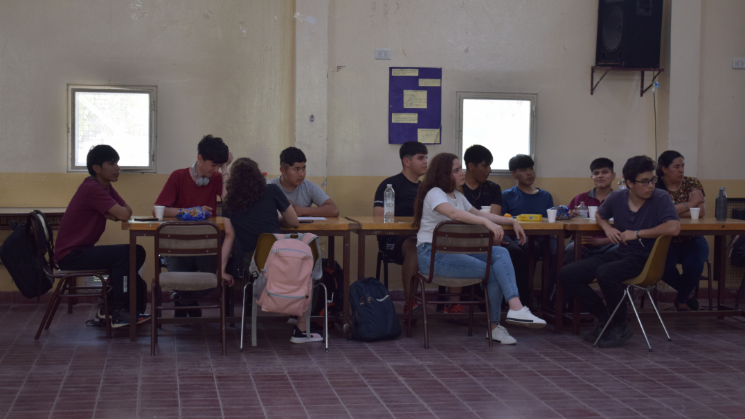 imagen FFyL en territorio: Estudiantes de intercambio realizaron una actividad intercultural en una escuela secundaria de Lavalle