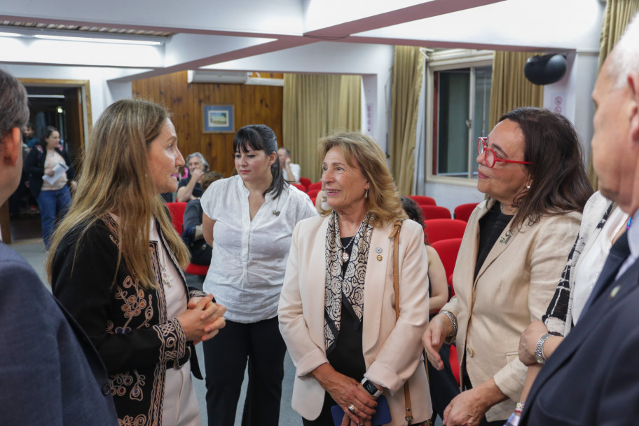 imagen Adriana García fue distinguida como Profesora Consulta en un día histórico para la Universidad Pública