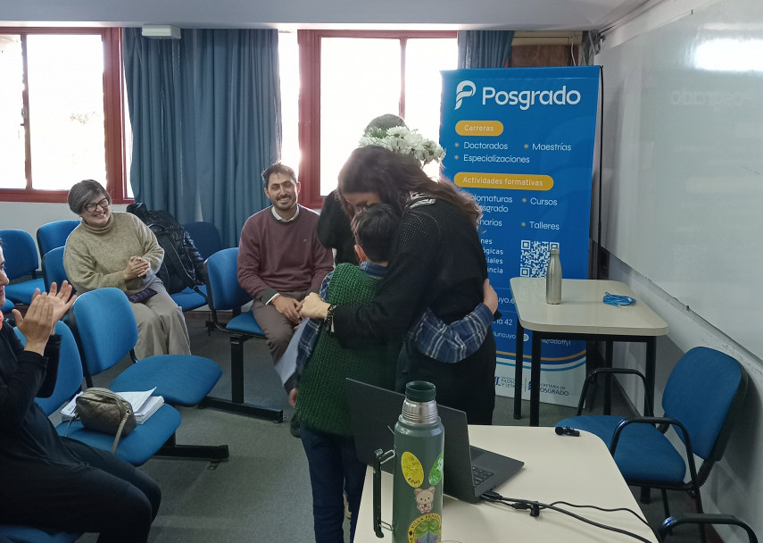 imagen Defensa de tesis de la Lic. Emilia Elisa MOLINA