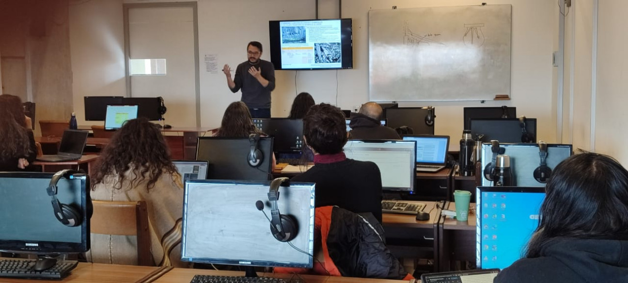 imagen Docentes de la Universidad de Jaén visitaron la FFyL y dieron clases de Posgrado