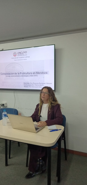 imagen Defensa de tesis de la Prof. Ana Laura SILVA 