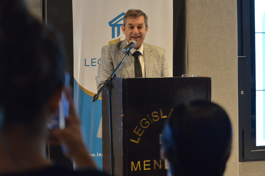 imagen Declararon de interés el libro "El Hilo de Oro. Un Camino hacia la Escritura Creativa" de Liliana Bodoc