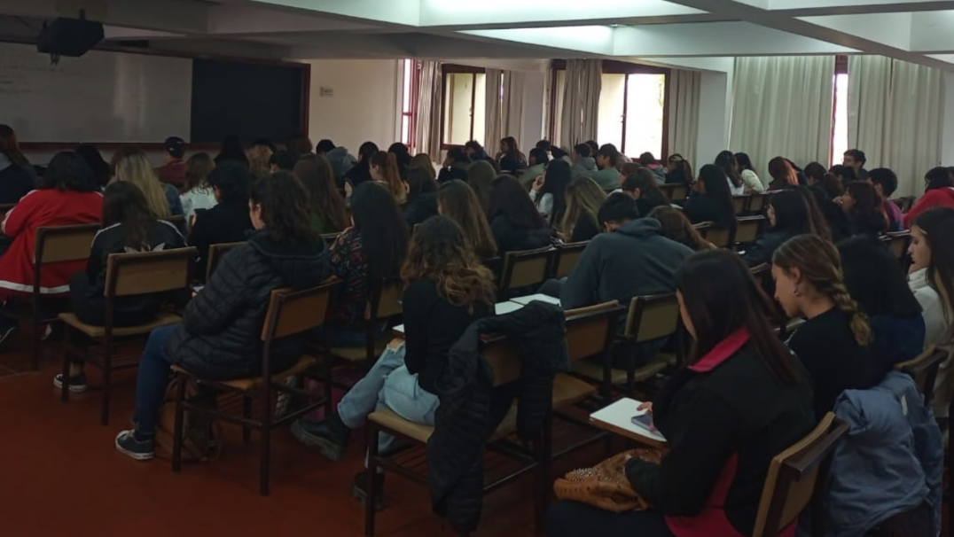 imagen Más de 1200 aspirantes formaron parte de "Moodle para Estudiantes" en la FFyL