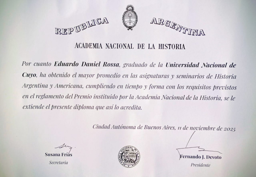 imagen Eduardo Rossa fue distinguido por la Academia Nacional de la Historia