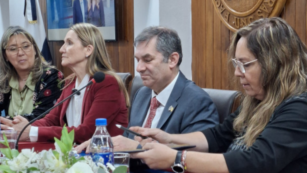 imagen Se realizó el Acto de Asunción y Juramento de las autoridades reelectas de la FFyL 