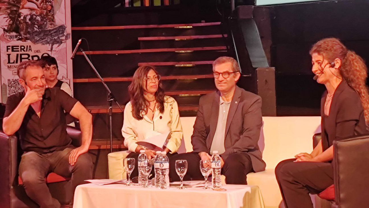imagen La FFyL presentó El Hilo de Oro y relanzó su editorial en la Feria del Libro 2025