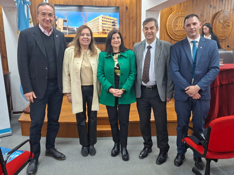 imagen Se realizó la Jornada "El Turismo como puente" en la FFyL