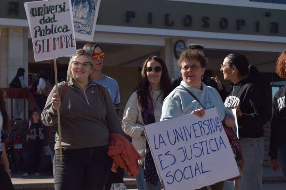 imagen Mendoza marchó por el cumplimiento de la Ley de Financiamiento Universitario
