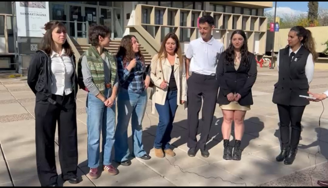 imagen Estudiantes de Francés visitaron la Pinoteca Sanmartiniana  