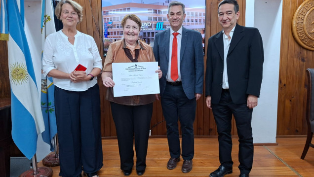 imagen Elbia Difabio es nueva Profesora Emérita de la UNCUYO