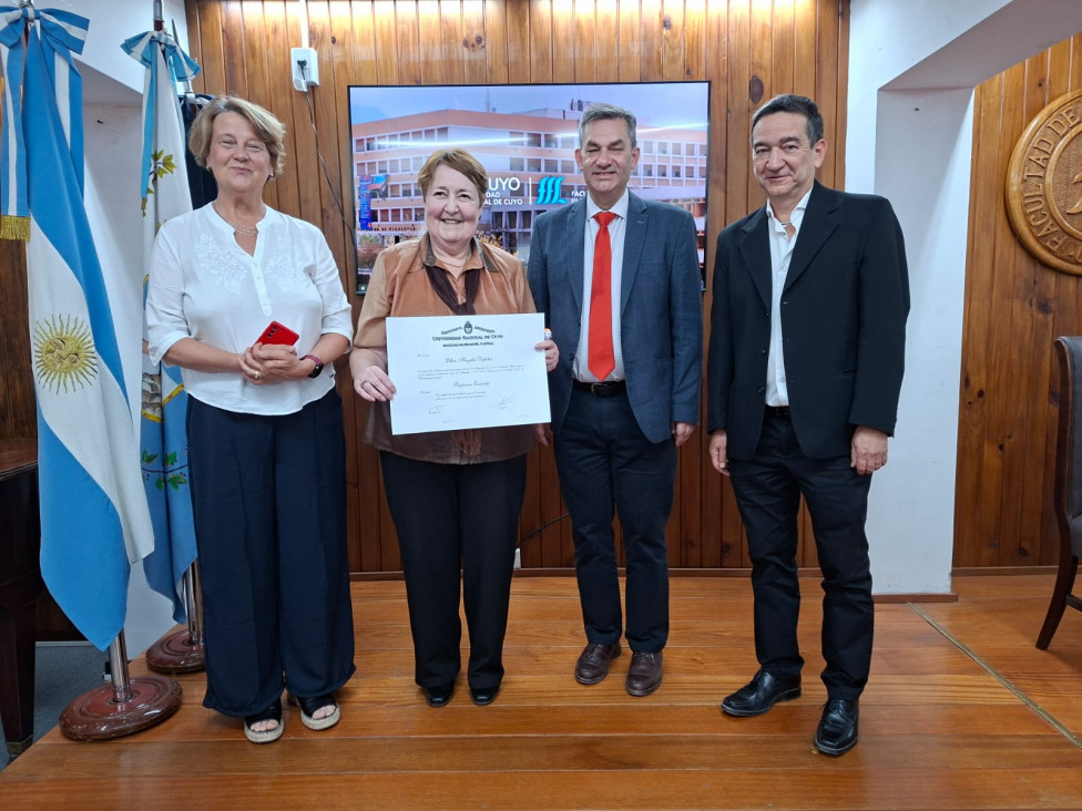 imagen Elbia Difabio es nueva Profesora Emérita de la UNCUYO