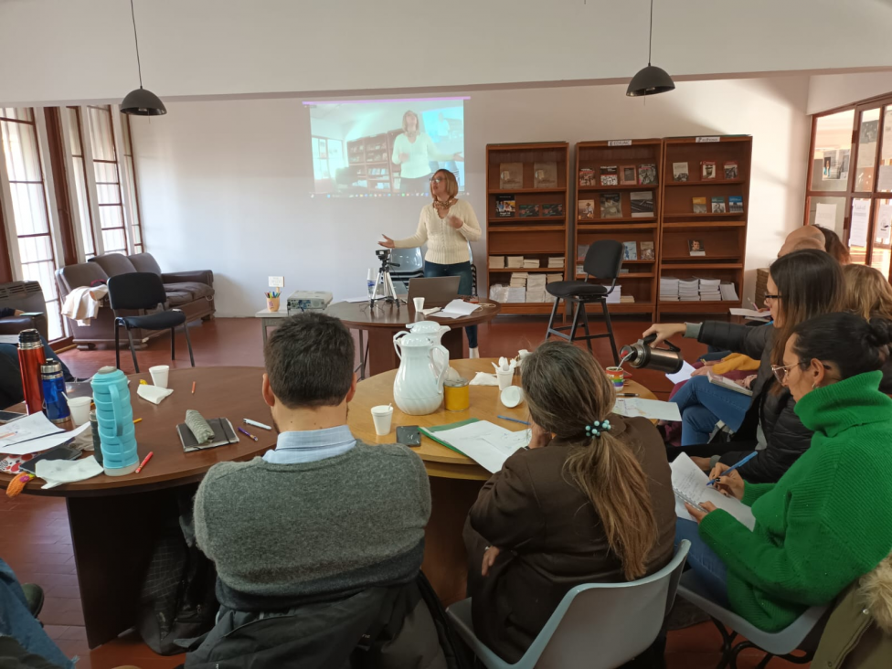 imagen Personal de Apoyo Académico participó activamente de "Espacio de Escucha" en la FFyL