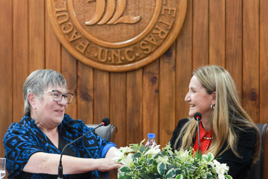 imagen La voz y la memoria: María Teresa Andruetto fue distinguida con el Doctorado Honoris Causa de la UNCUYO