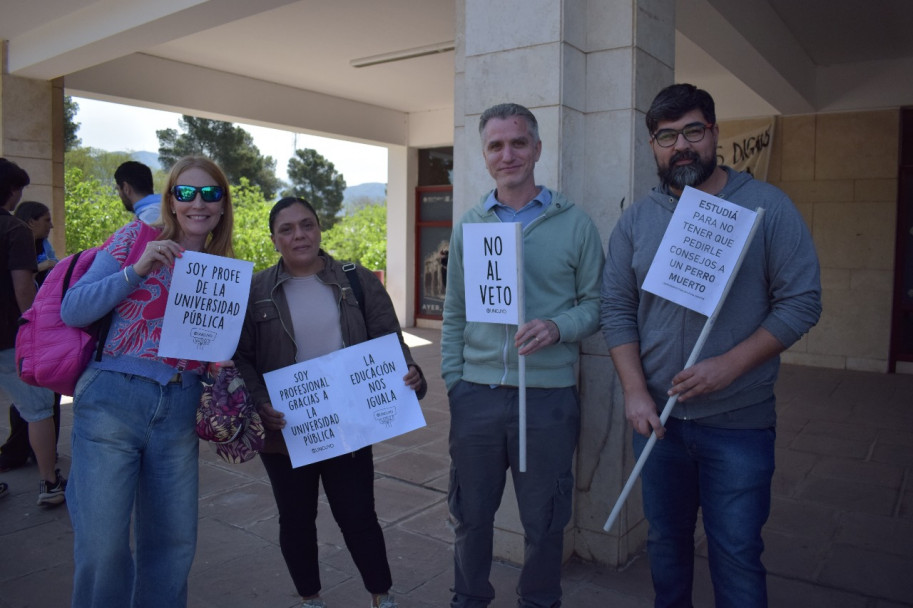 imagen Masiva marcha en defensa de la universidad pública