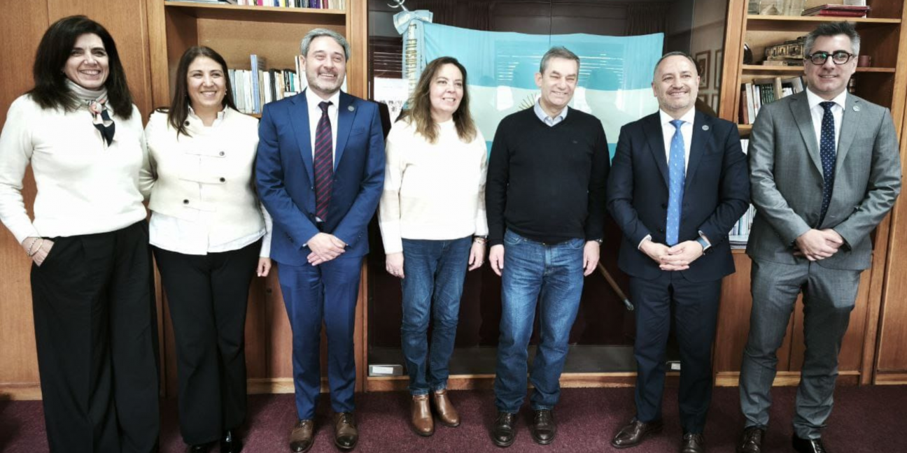 imagen La FFyL y la UNViMe trajaban colaborativamente