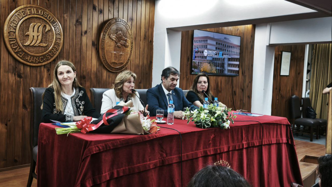 imagen Adriana García fue distinguida como Profesora Consulta en un día histórico para la Universidad Pública