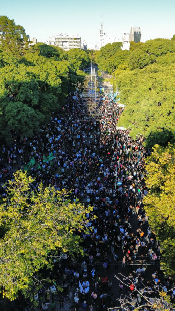 imagen Marcha de la UNCUYO: 50.000 personas se manifestaron por la universidad pública