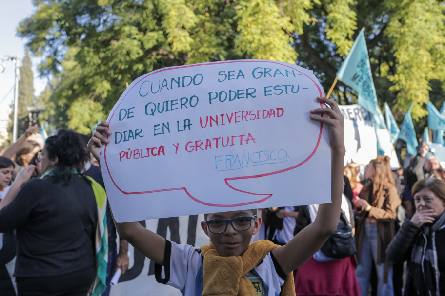 imagen Marcha de la UNCUYO: 50.000 personas se manifestaron por la universidad pública