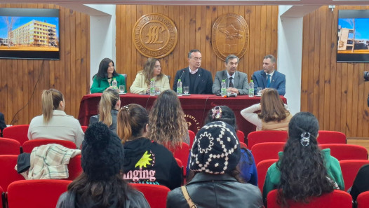 imagen Se realizó la Jornada "El Turismo como puente" en la FFyL